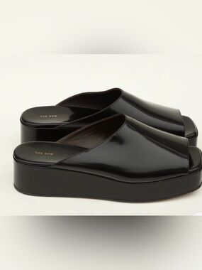 Brand new THE ROW Emi mules sandals sz 40 black patent leather $1400
